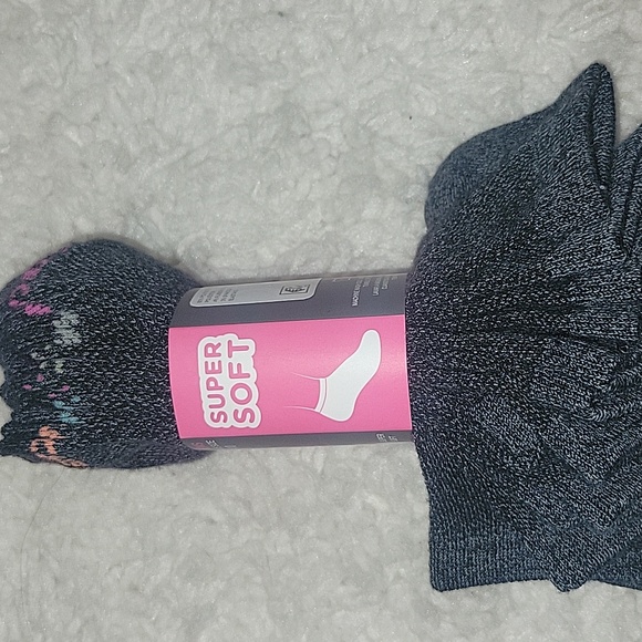 NWT, Skechers women's socks. Fits shoe size 5-10. - Picture 1 of 4